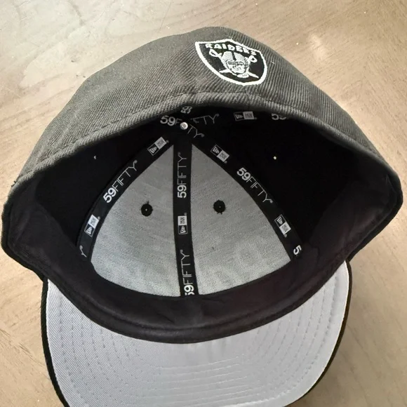 New Era Black 59FIFTY Fitted Cap - Picture 2 of 3